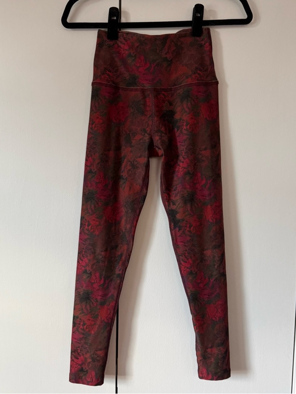 Beyond Yoga Softmark High Rise Maroon & Black Floral-Print Leggings